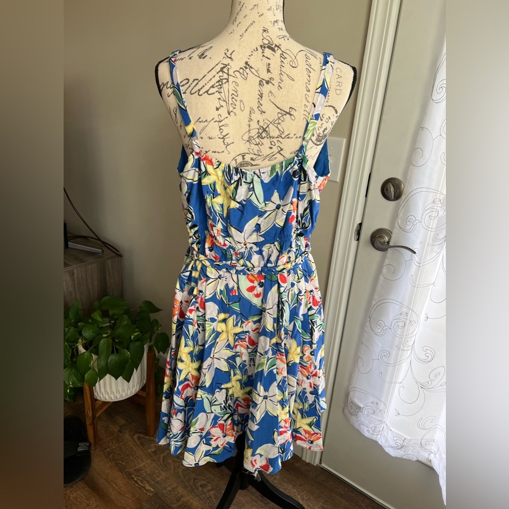 Skies Are Blue Curvy Women’s Belted Blue Floral Dress, Size 1X, Beach, Resort - Picture 3 of 9